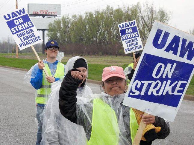 Union returns 'no' vote on new contract | The Courier Strike at Findlay ...