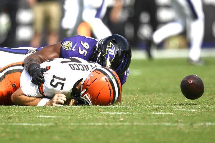 Ravens roll over Browns, Flacco | Sandusky Register Joe Flacco fumbled and  threw an interception in a 41-17 loss.